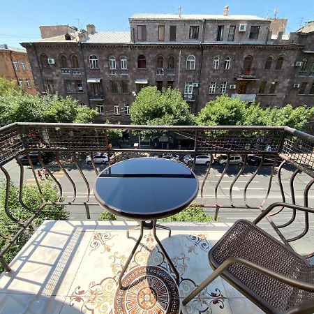 Amiryan Street 1 Bedroom Deluxe Apartment With Balcony Am104 Yerevan Luaran gambar
