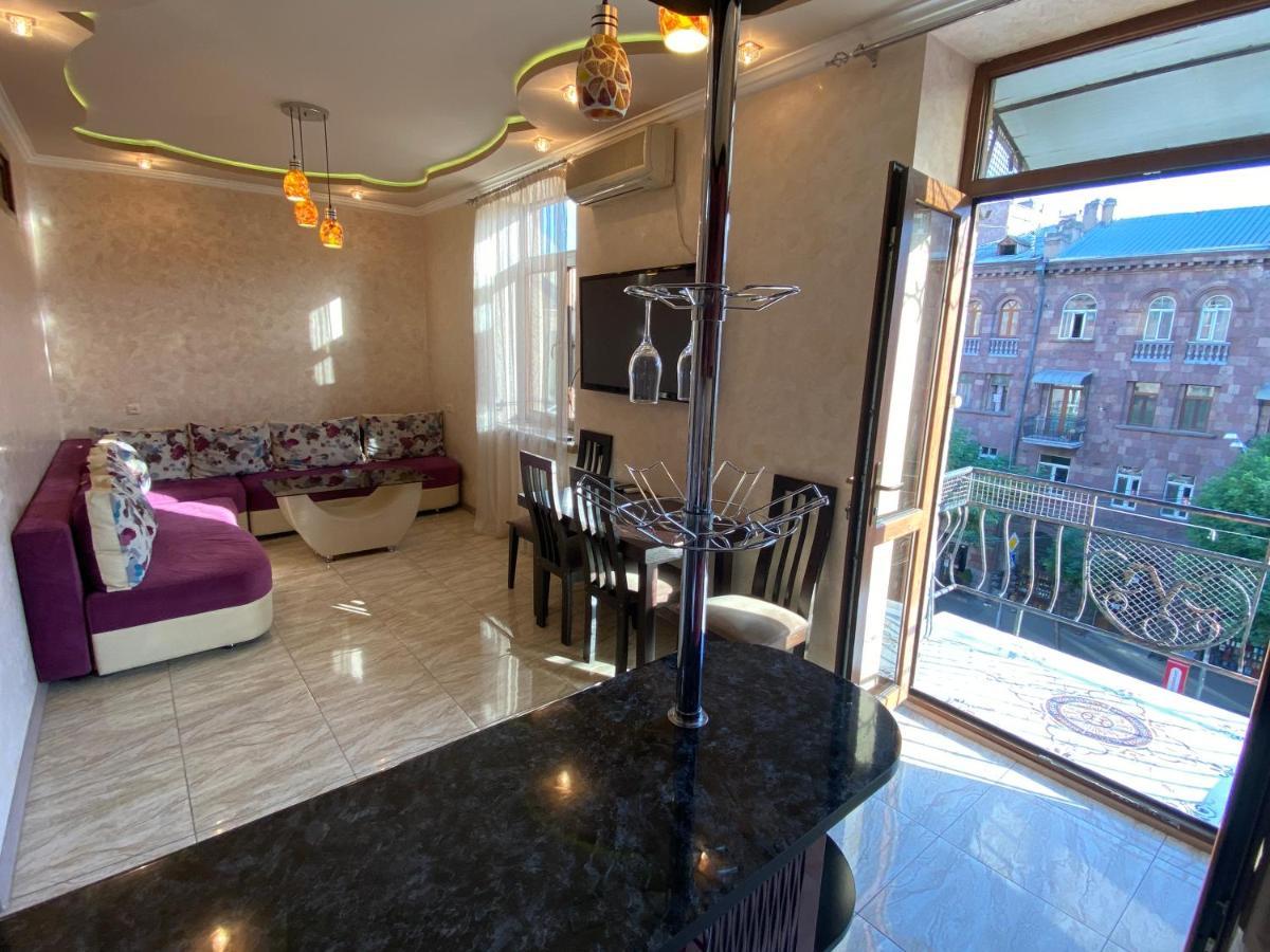 Amiryan Street 1 Bedroom Deluxe Apartment With Balcony Am104 Yerevan Luaran gambar