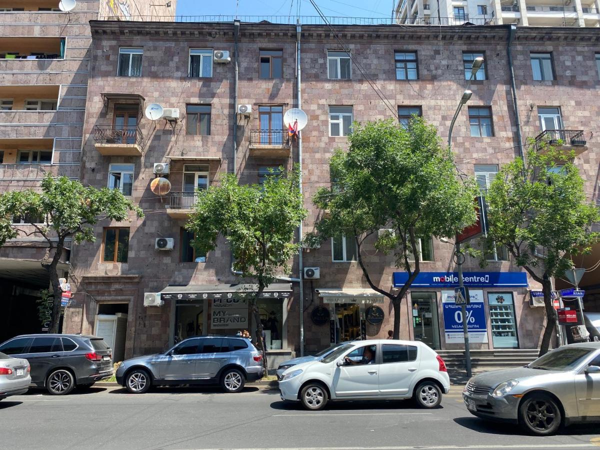 Amiryan Street 1 Bedroom Deluxe Apartment With Balcony Am104 Yerevan Luaran gambar