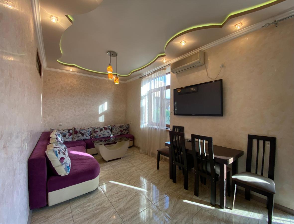 Amiryan Street 1 Bedroom Deluxe Apartment With Balcony Am104 Yerevan Luaran gambar