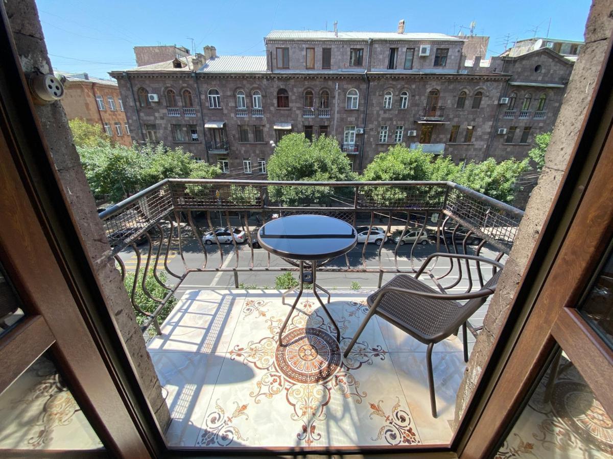 Amiryan Street 1 Bedroom Deluxe Apartment With Balcony Am104 Yerevan Luaran gambar