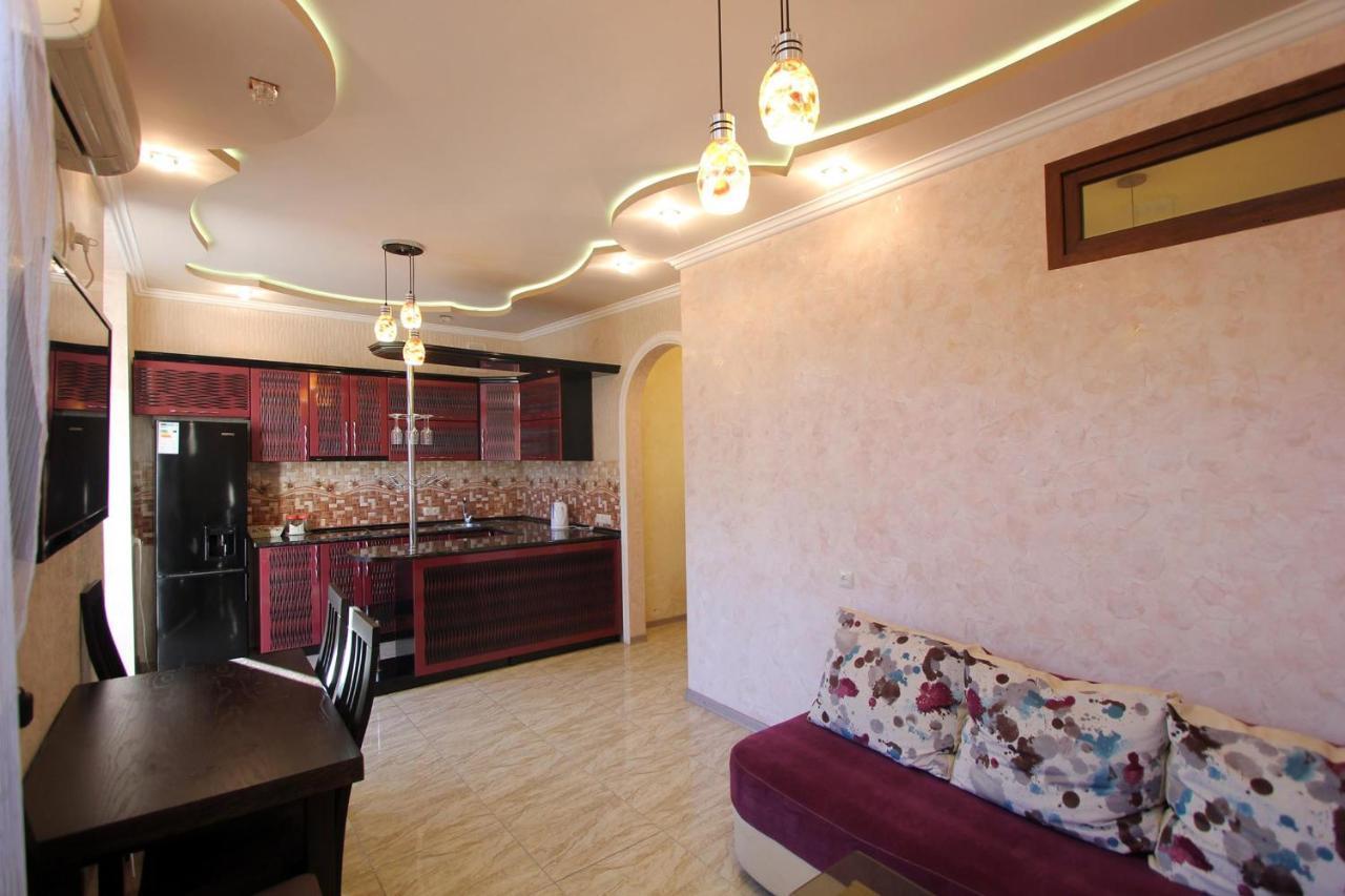 Amiryan Street 1 Bedroom Deluxe Apartment With Balcony Am104 Yerevan Luaran gambar