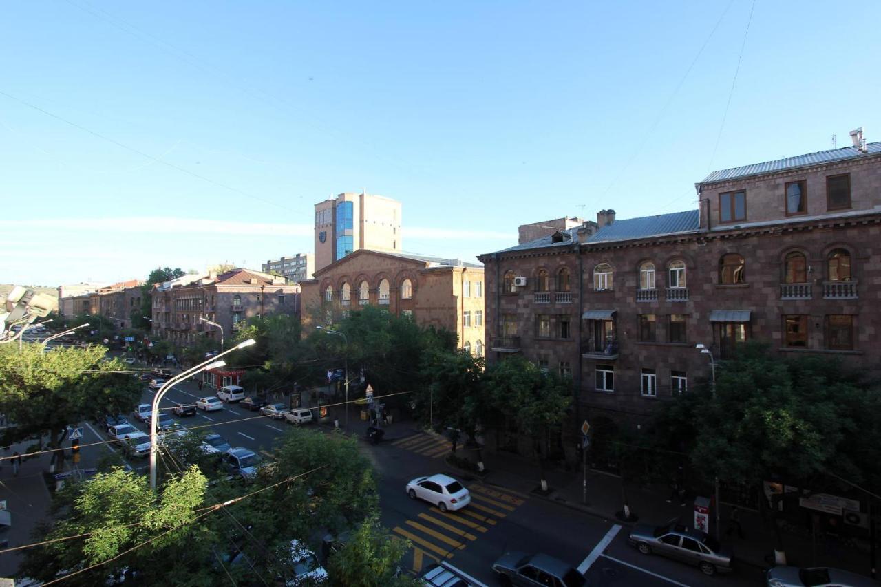 Amiryan Street 1 Bedroom Deluxe Apartment With Balcony Am104 Yerevan Luaran gambar