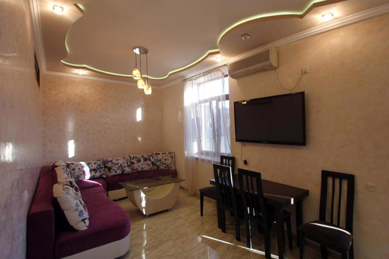 Amiryan Street 1 Bedroom Deluxe Apartment With Balcony Am104 Yerevan Luaran gambar